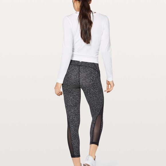 Lululemon Train Times ⅞ Pant 25" in Night View White Black - Picture 2 of 3
